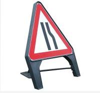 Temporary Plastic Q Road Signs Road Narrows Offside 600mm Tem4