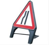 Temporary Plastic Q Road Signs Road Narrows Nearside 750mm Tem7